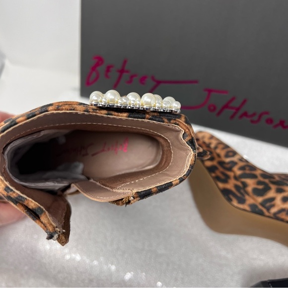 Betsey Johnson women’s Idris platform Embellished Buckle sash bootie size 5 - Picture 10 of 13